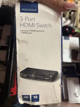 NS-HZ335-C INSIGNIA Hdmi Switch NS-HZ335-C INSIGNIA Hdmi Switch